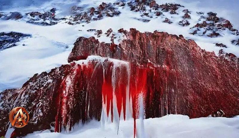 ماه عسل عروس و داماد به آبشار خون قطب جنوب